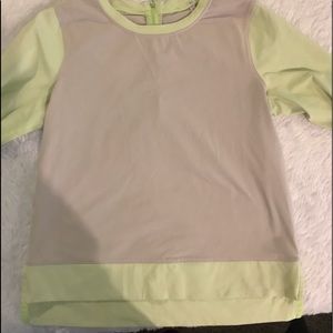 Lululemon women’s Warn Up Crew size 6